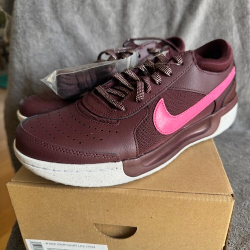 Nike Women's Zoom Court Lite 3, Burgundy, size 9